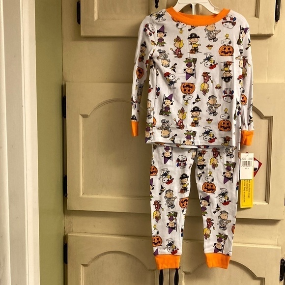 Peanuts Other - NWT PEANUTS SNOOPY CHARACTERS HALLOWEEN CHILD / KIDS SIZE 4 PAJAMAS
